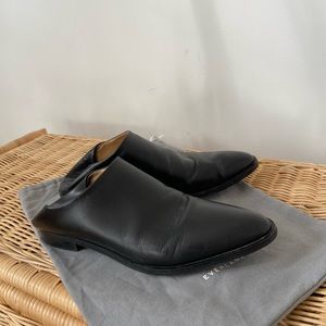 Everlane “The Modern Babo” in black, size 7